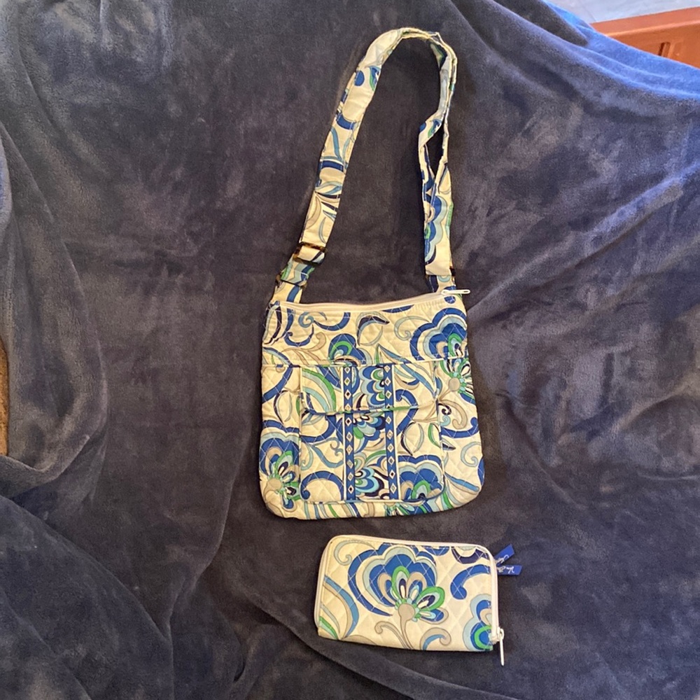 Vera Bradley Hipster Purse and Wallet In Mediterranean White Pattern